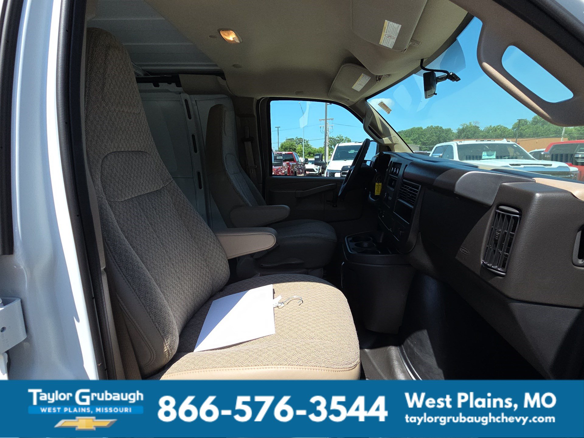 New 2026 Chevrolet Express 3500 w/ Driver Convenience Package RWD image 28
