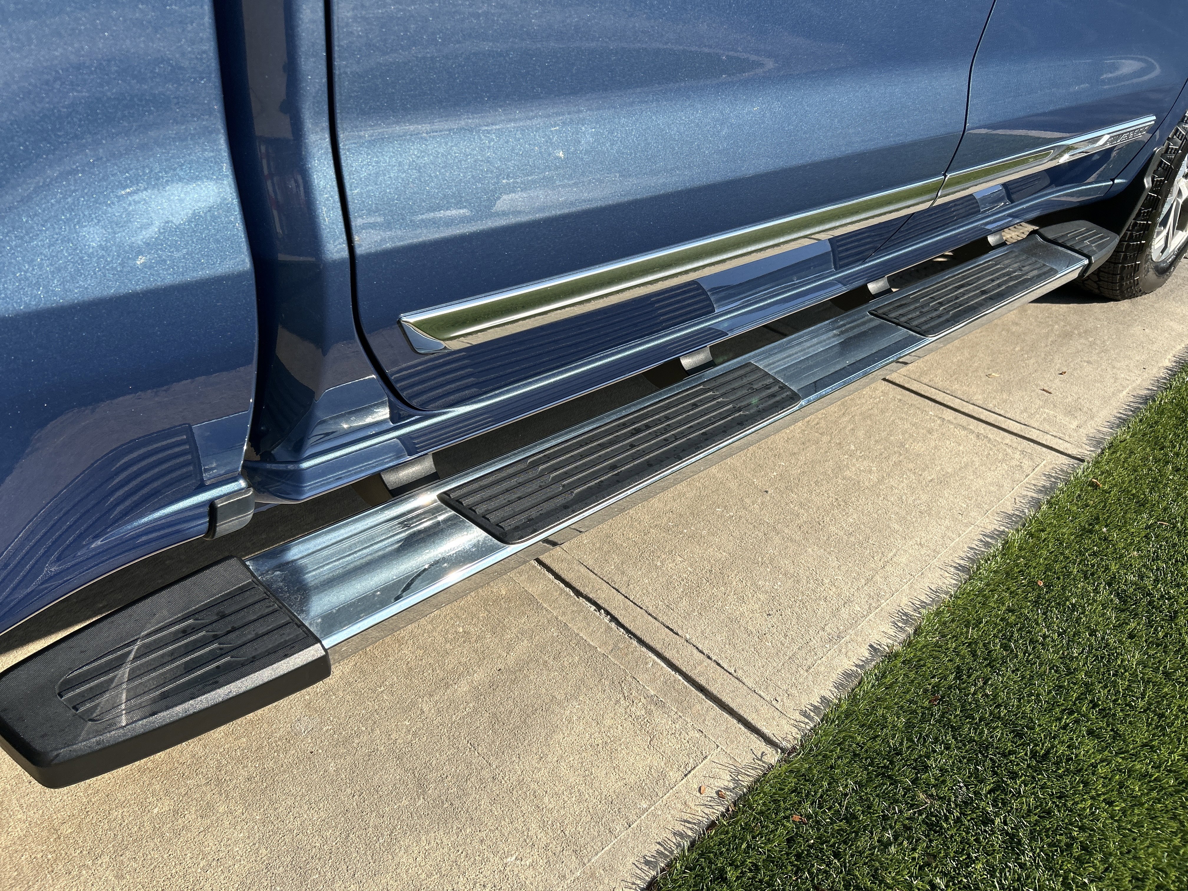 Used 2024 Chevrolet Silverado 1500 High Country w/ Z71 Off-Road Package image 9