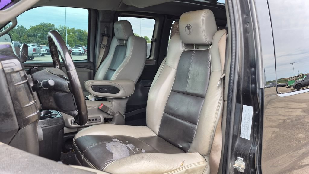Used 2018 GMC Savana 2500 w/ Enhanced Convenience Package RWD image 9