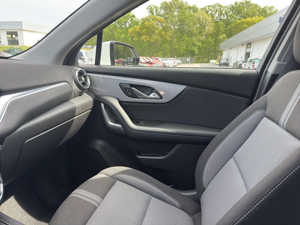 Used 2024 Chevrolet Blazer LT w/ Convenience Package FWD image 13