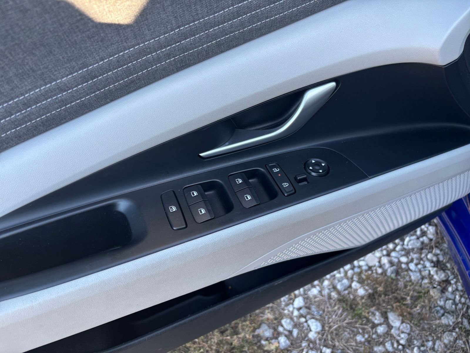 Used 2025 Hyundai Elantra Limited image 18