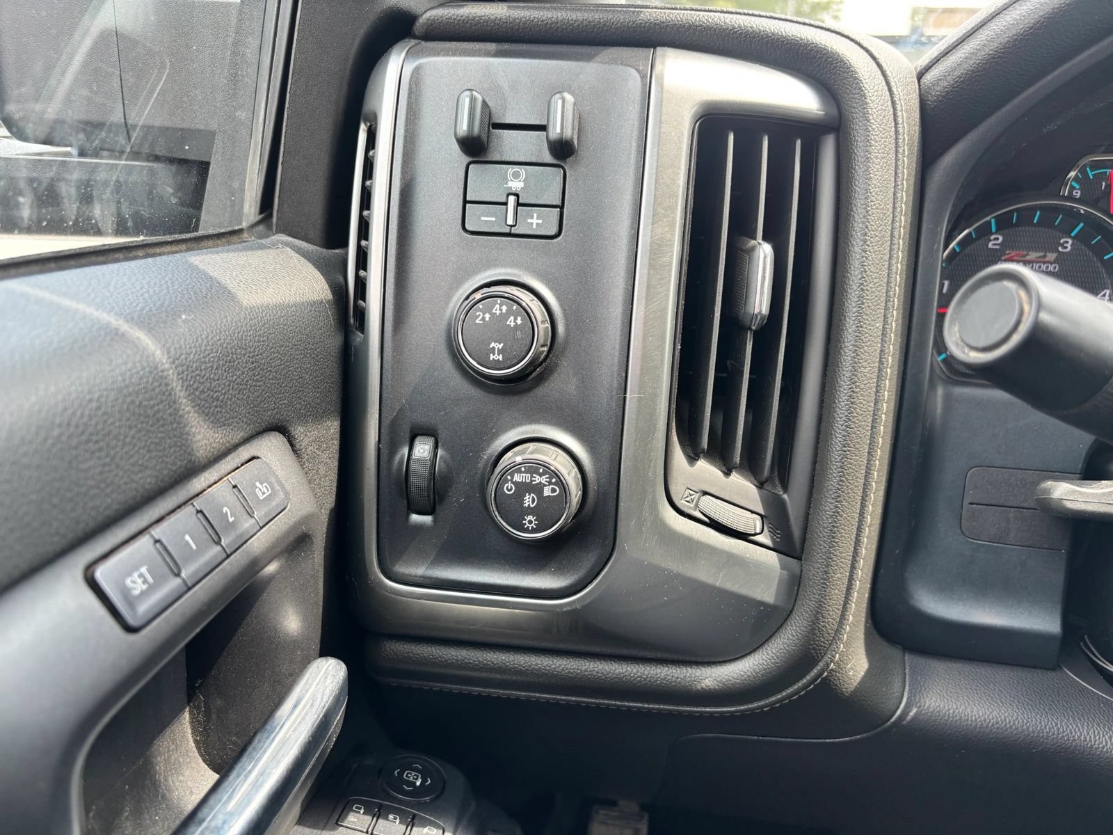 Used 2016 Chevrolet Silverado 2500 LTZ w/ Duramax Plus Package AWD/4WD image 32