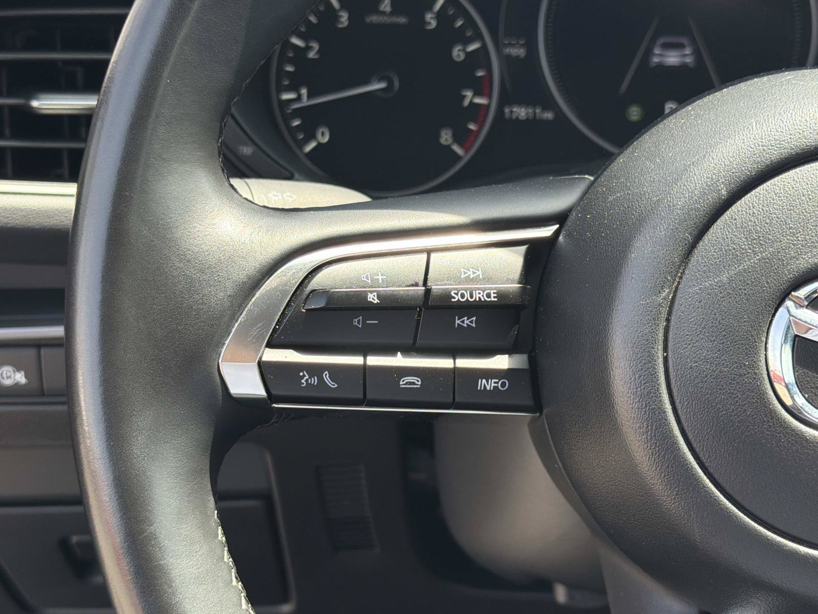 Certified 2025 MAZDA MAZDA3 s Sport FWD image 9