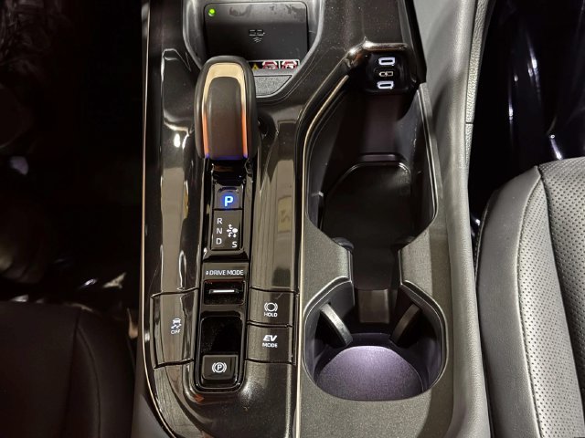 Used 2025 Toyota Crown Signia AWD/4WD image 18