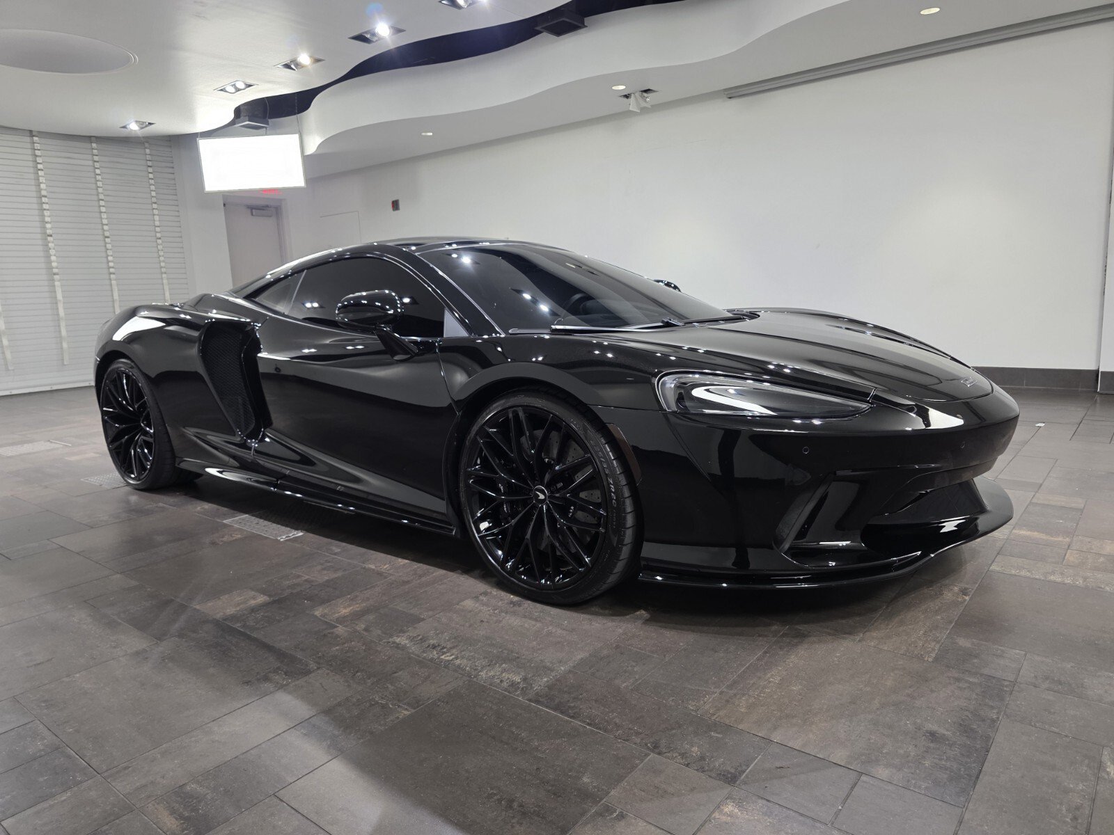 Used 2023 McLaren GT RWD image 25