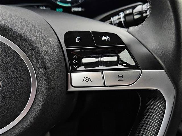 Used 2025 Hyundai Elantra Limited image 13