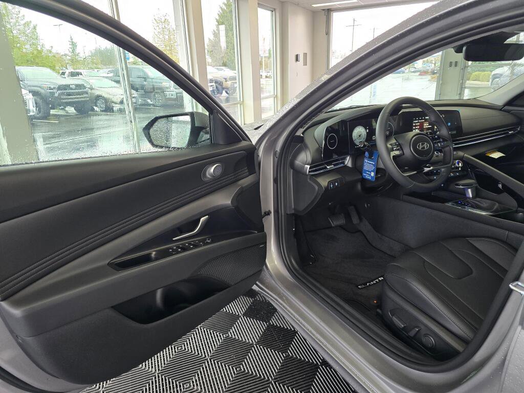 New 2026 Hyundai Elantra Limited image 32