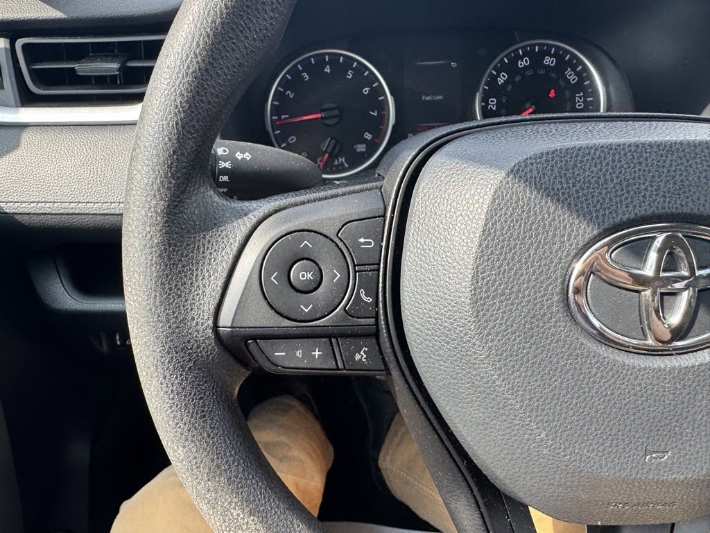 Used 2022 Toyota RAV4 LE image 9