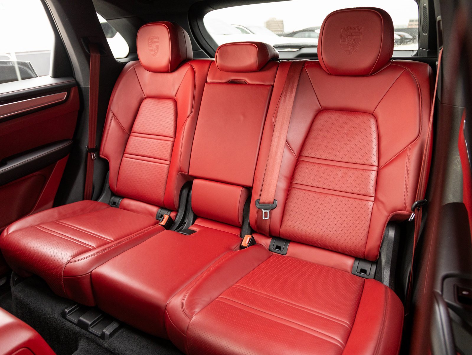 Used 2023 Porsche Cayenne image 30