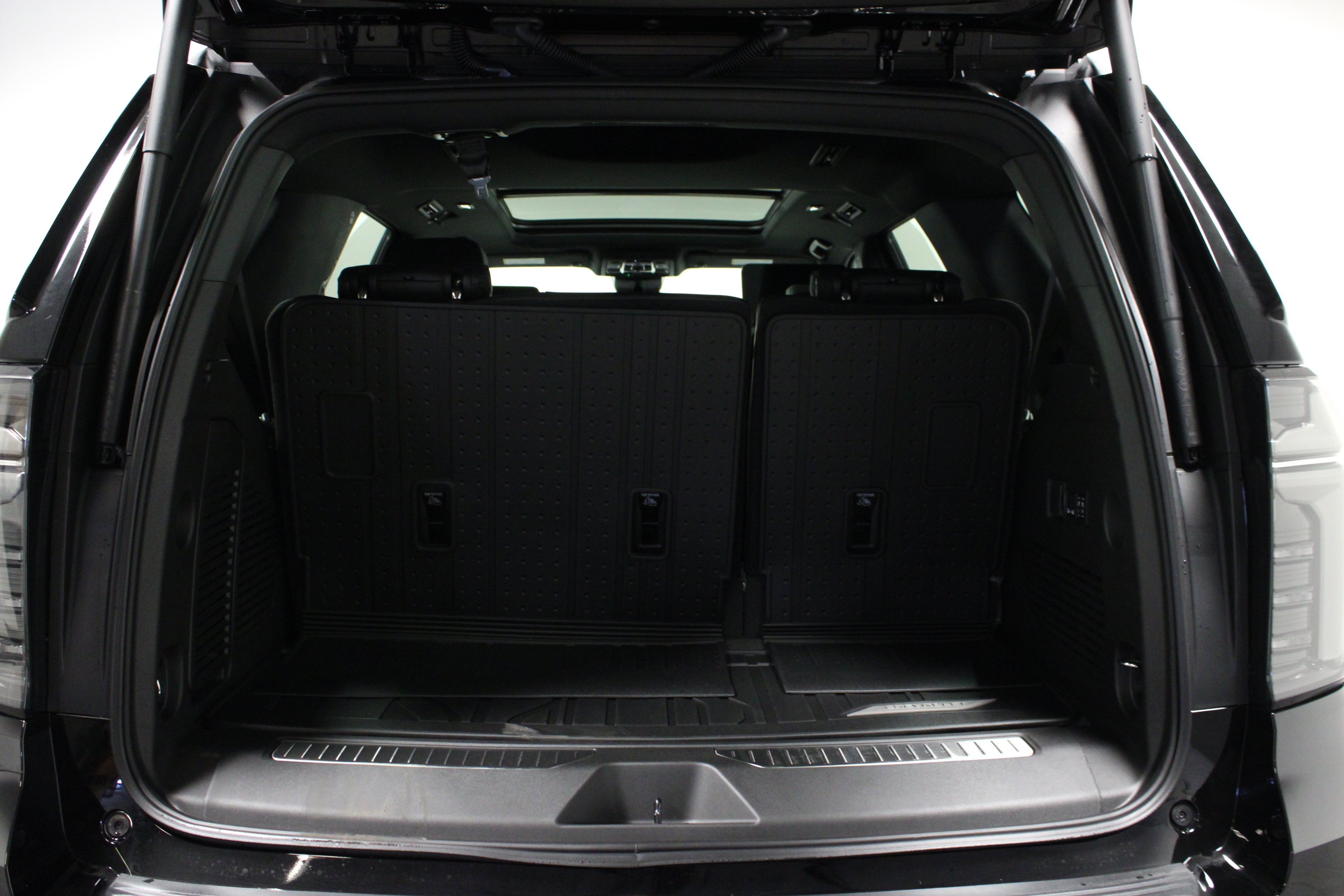 New 2026 Chevrolet Tahoe High Country AWD/4WD image 16