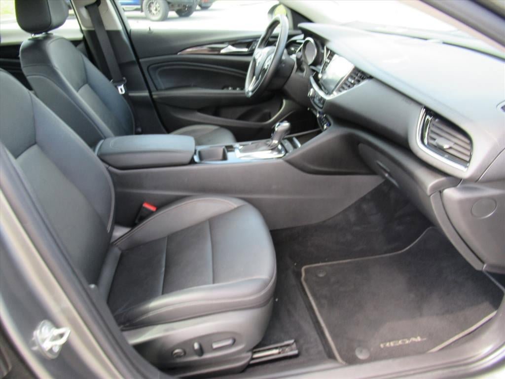 Used 2018 Buick Regal Essence w/ Driver Confidence Package #1 FWD image 10