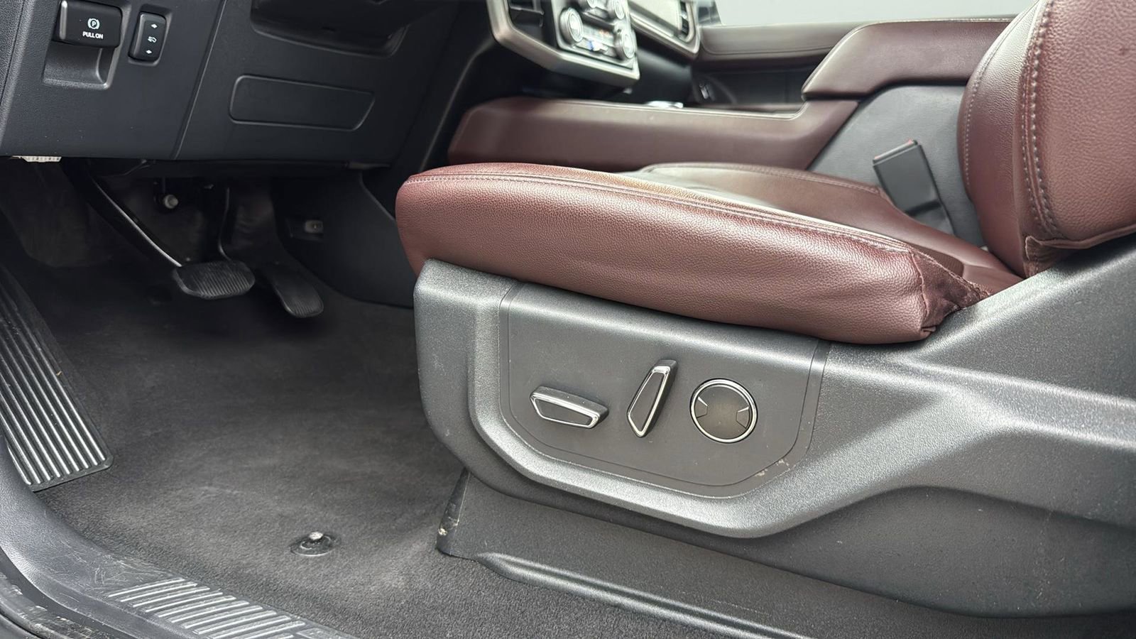 Certified 2024 Ford Expedition Limited image 11