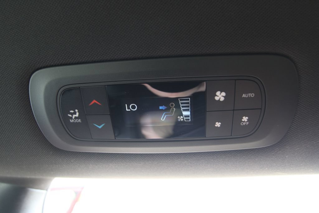 Used 2026 Chrysler Pacifica Select AWD/4WD image 37