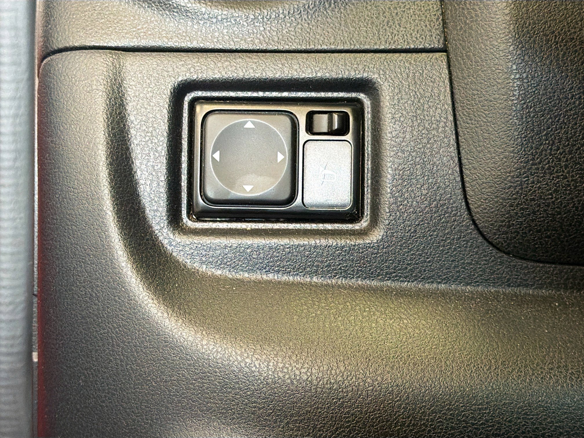 Used 2019 Nissan Versa SV FWD image 17