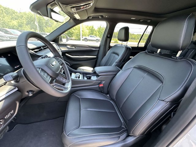 New 2026 Jeep Grand Cherokee L Limited w/ Luxury Tech Group II AWD/4WD image 18