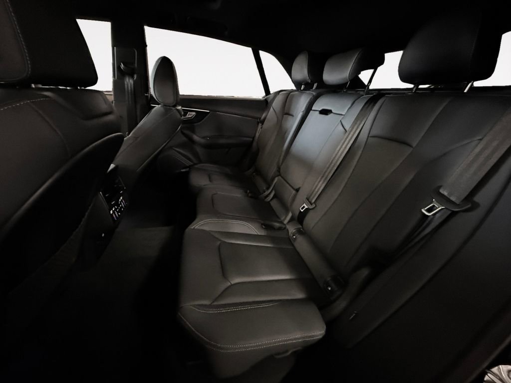 New 2026 Audi Q8 Prestige image 12