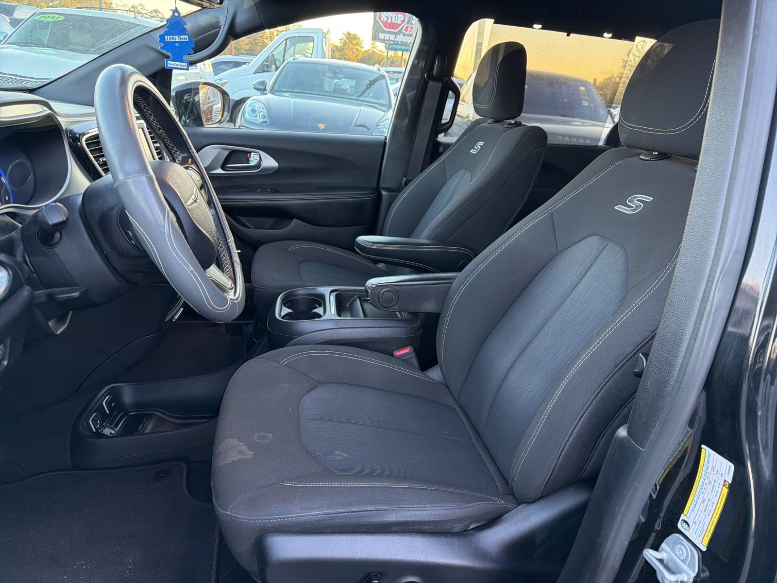 Used 2020 Chrysler Pacifica Touring w/ S Appearance Package image 7