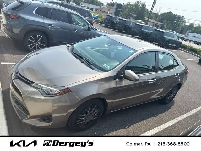 Used 2017 Toyota Corolla LE w/ Carpet Mat Package (TMS) FWD image 6