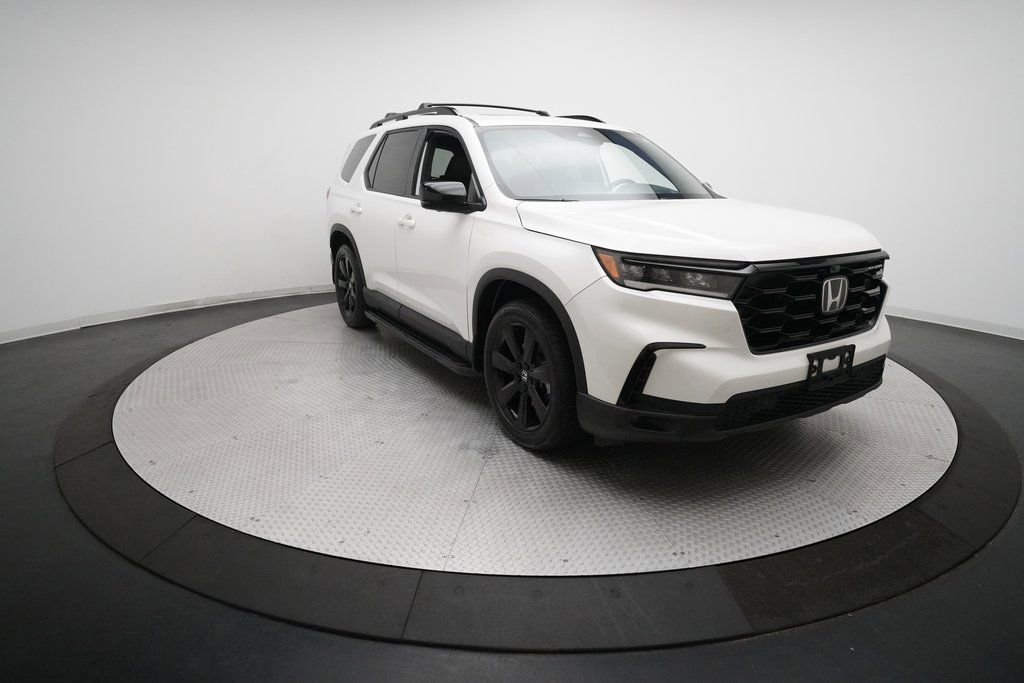 Certified 2025 Honda Pilot Black Edition image 13