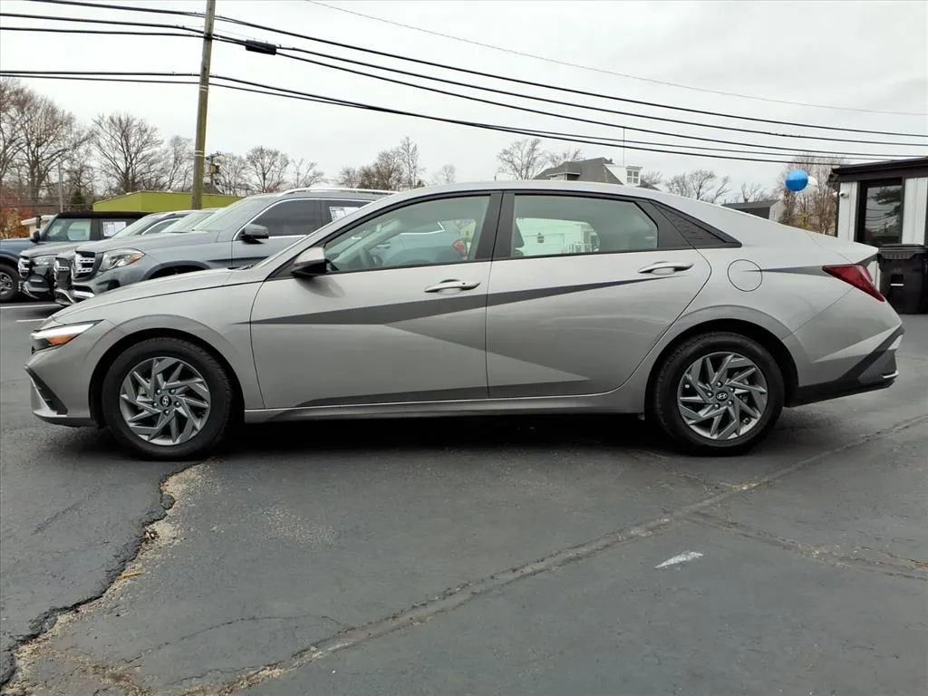 Used 2024 Hyundai Elantra SEL image 6