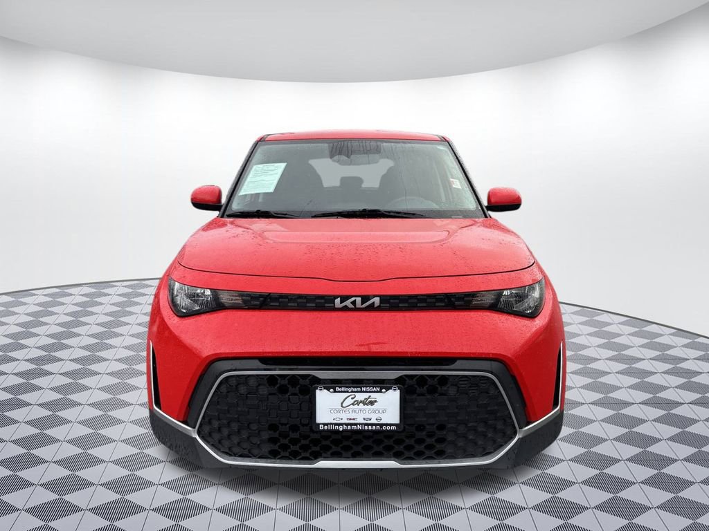Used 2024 Kia Soul LX w/ Option Group 015 FWD image 2