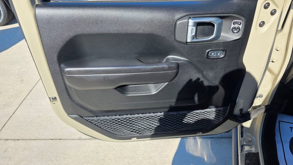 Used 2020 Jeep Gladiator Rubicon w/ Trailer Tow Package image 23