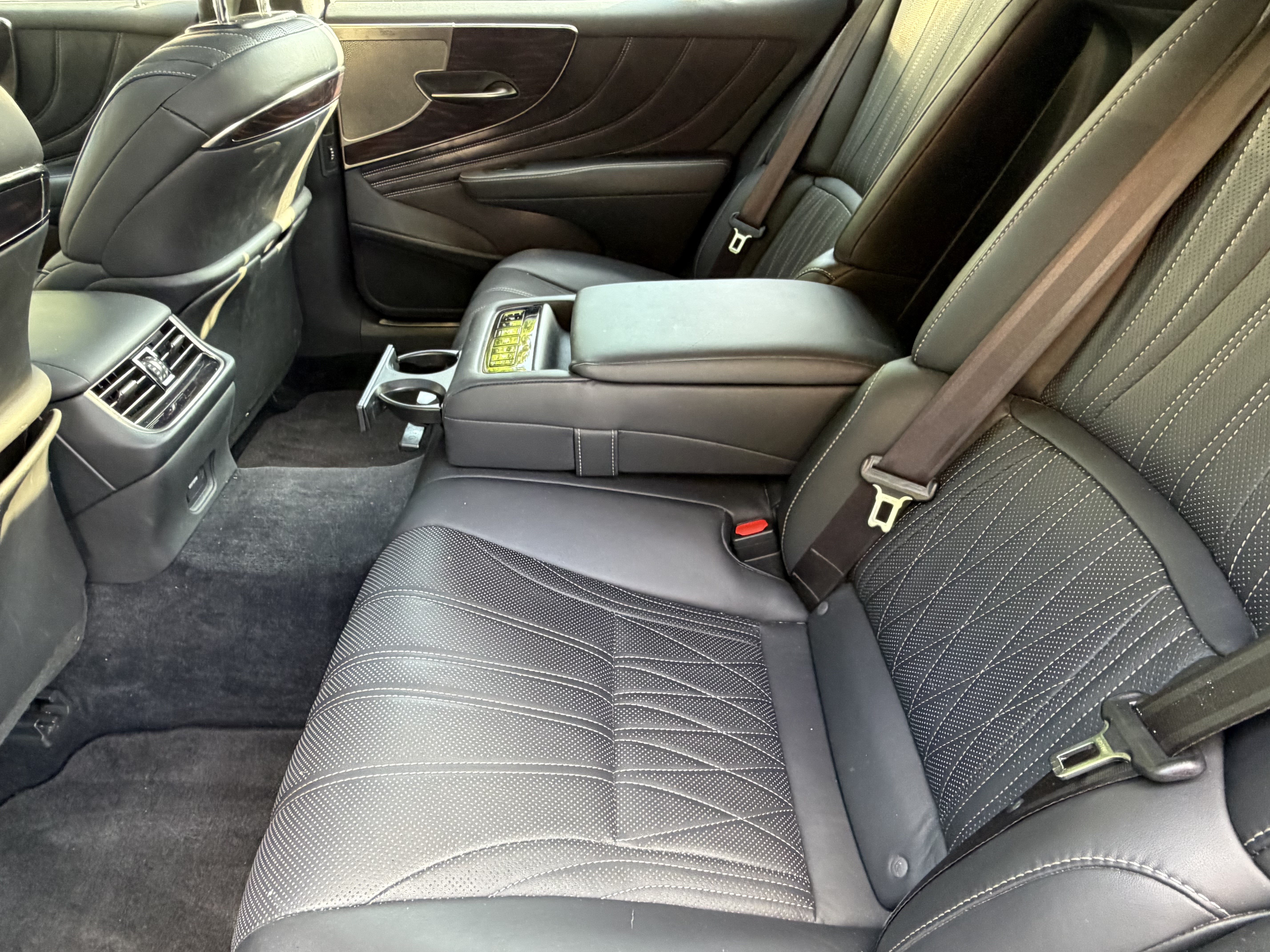 Used 2018 Lexus LS 500 w/ Interior Upgrade Package RWD image 33