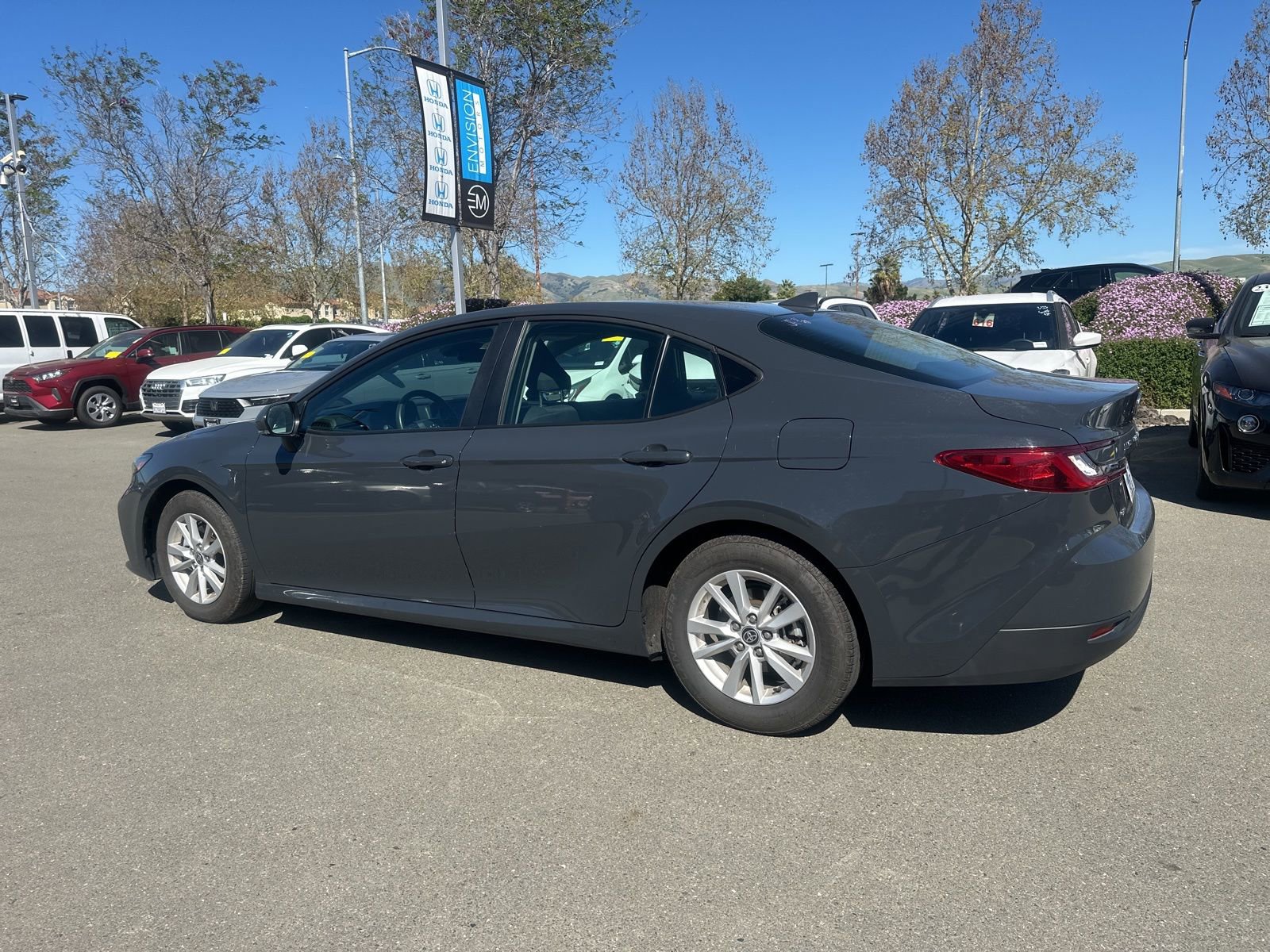 Used 2025 Toyota Camry LE image 4