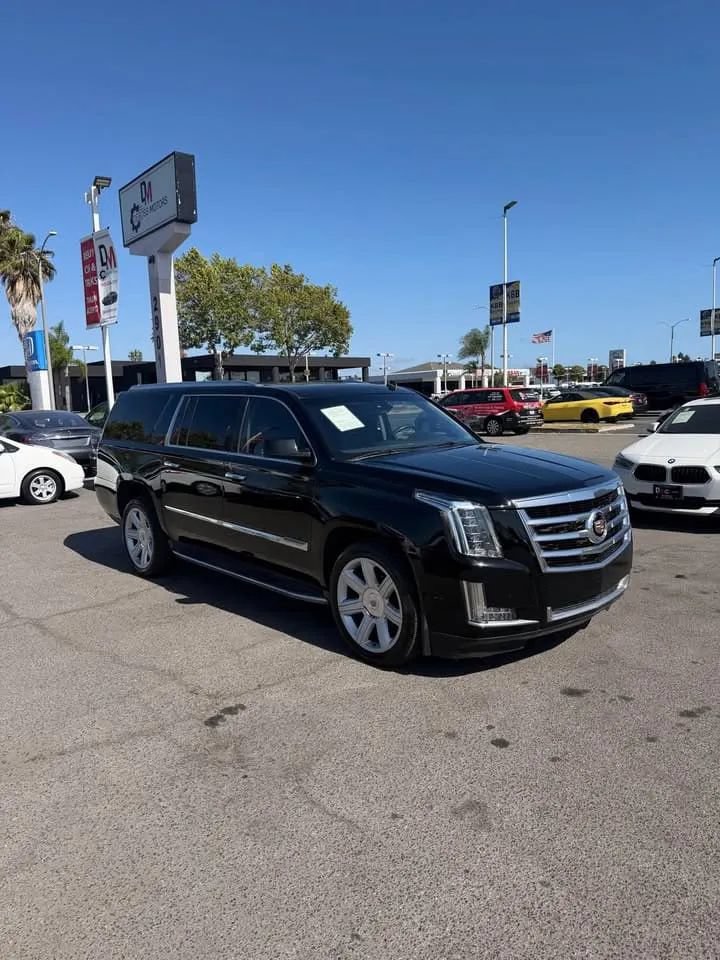 Used 2015 Cadillac Escalade ESV Luxury RWD image 3
