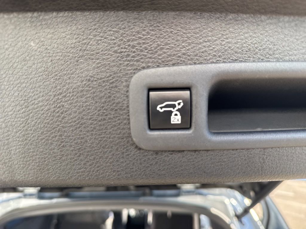 Used 2023 Toyota Sienna XLE Woodland Edition image 29