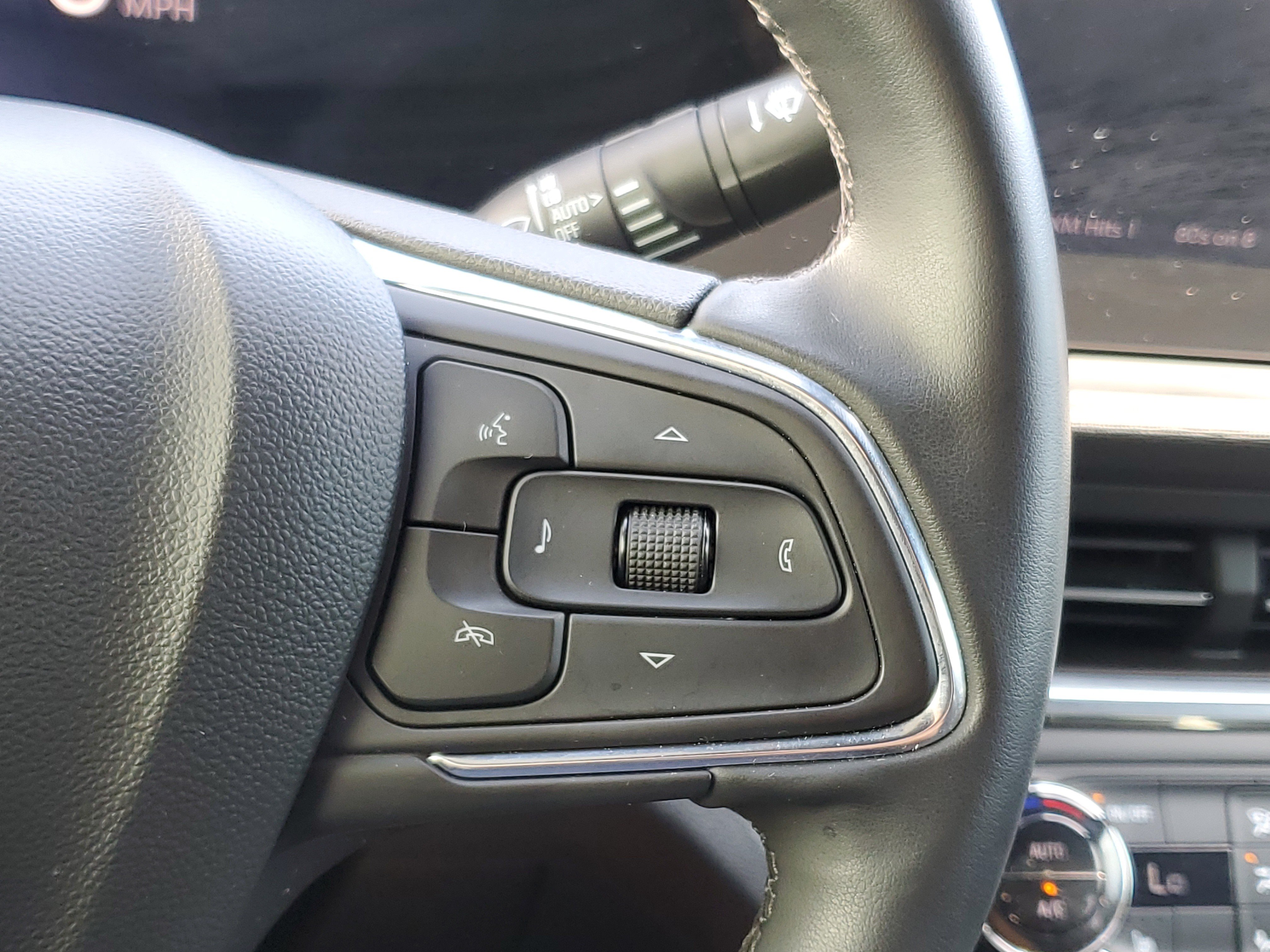 Used 2025 Buick Envista Sport Touring w/ Convenience I Package FWD image 25
