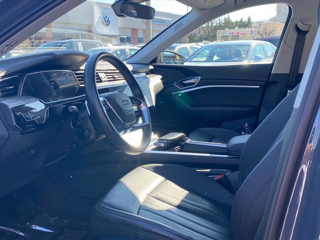 Used 2024 Audi Q8 e-tron Premium Plus w/ Premium Plus Package image 11