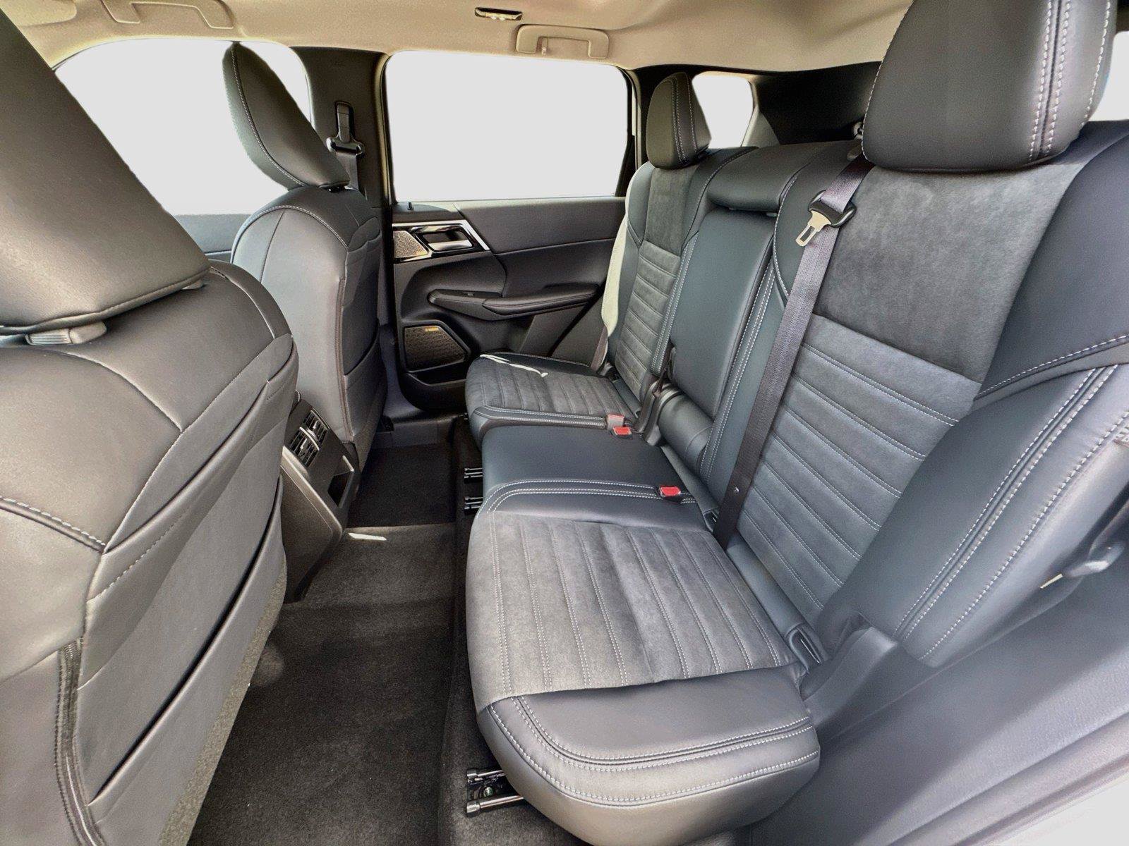 New 2026 Mitsubishi Outlander SE FWD image 25