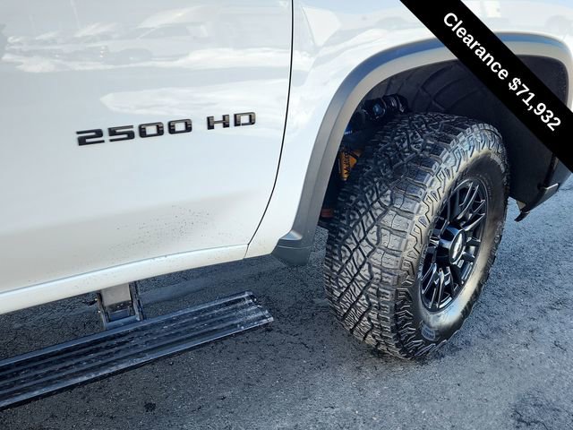 Used 2025 Chevrolet Silverado 2500 ZR2 w/ Technology Package AWD/4WD image 15