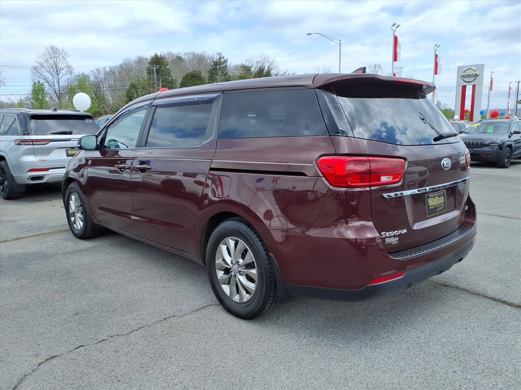 Used 2019 Kia Sedona LX image 3