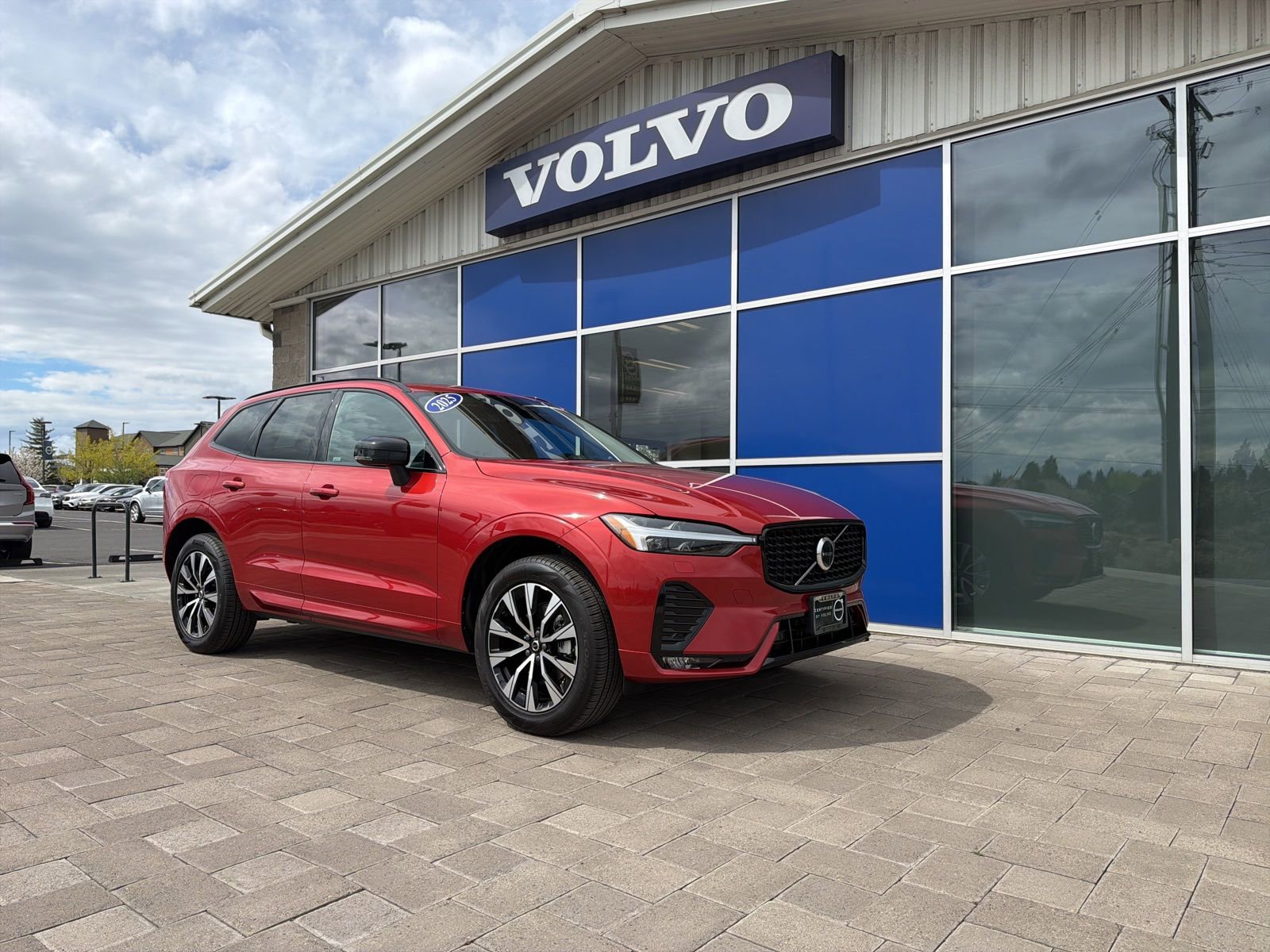 Certified 2025 Volvo XC60 B5 Core w/ Protection Package Premier AWD/4WD image 1