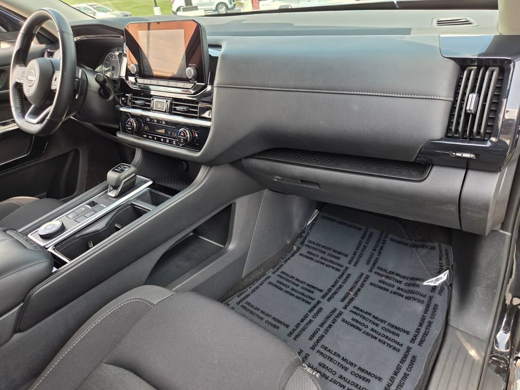 Used 2025 Nissan Pathfinder SV AWD/4WD image 18
