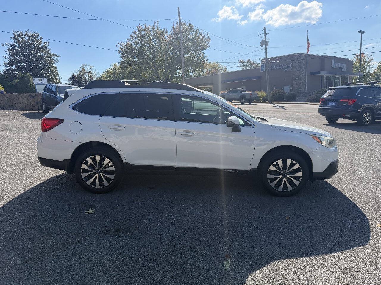 Used 2015 Subaru Outback 2.5i Limited w/ Popular Package #4 AWD/4WD image 4