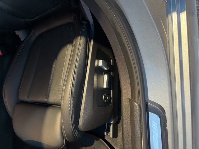 Used 2023 BMW M340i w/ Premium Package image 12