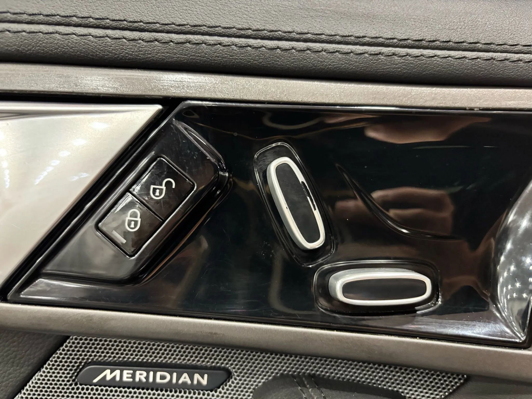 Used 2014 Jaguar F-TYPE Convertible image 26