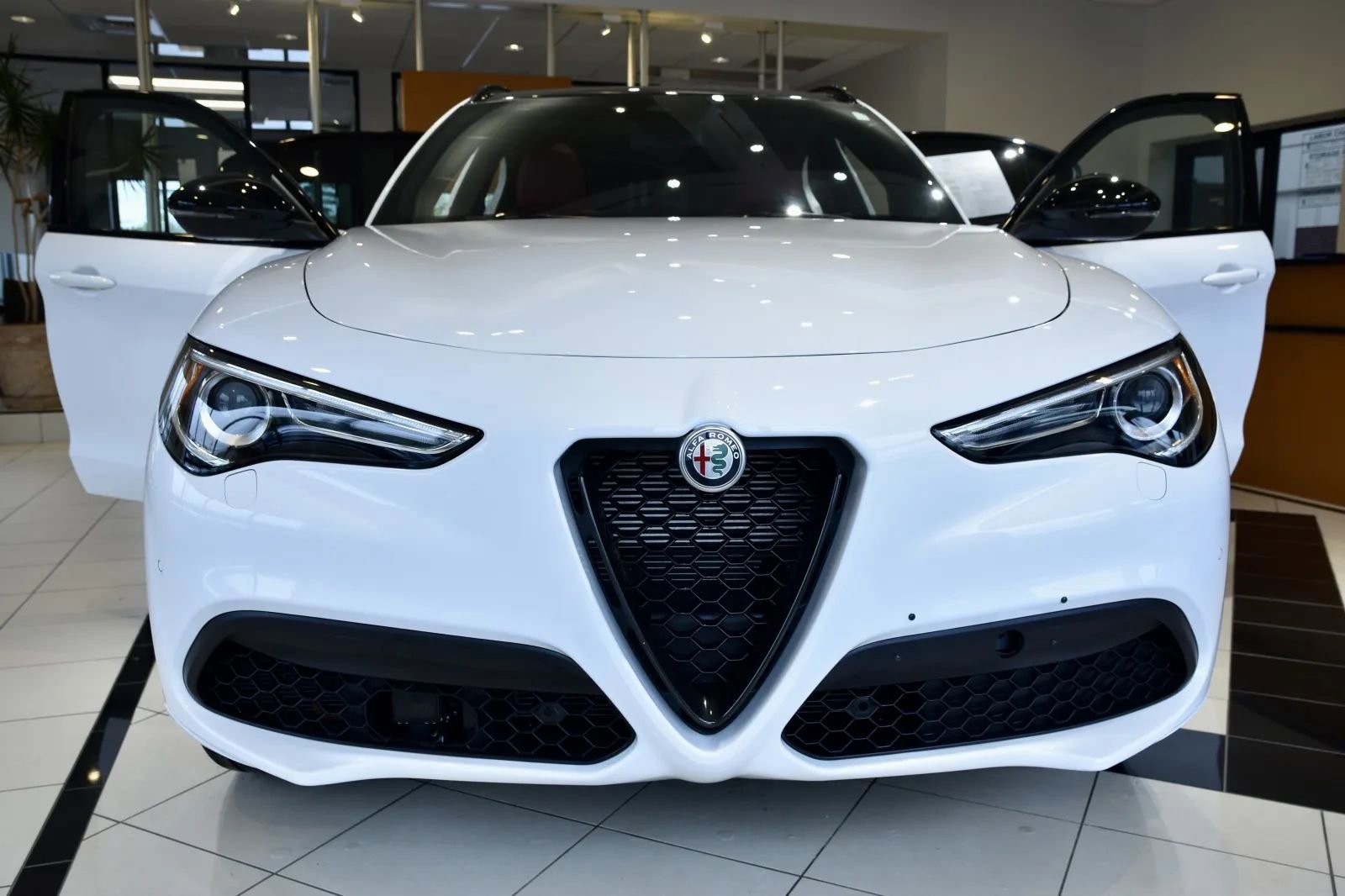Used 2022 Alfa Romeo Stelvio Veloce AWD/4WD image 2