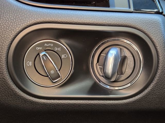 Used 2021 Porsche Macan image 25