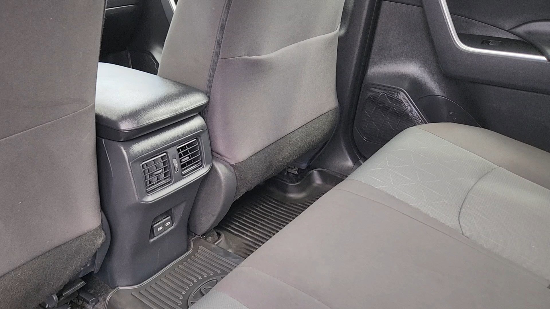 Used 2024 Toyota RAV4 XLE w/ Convenience Package image 17