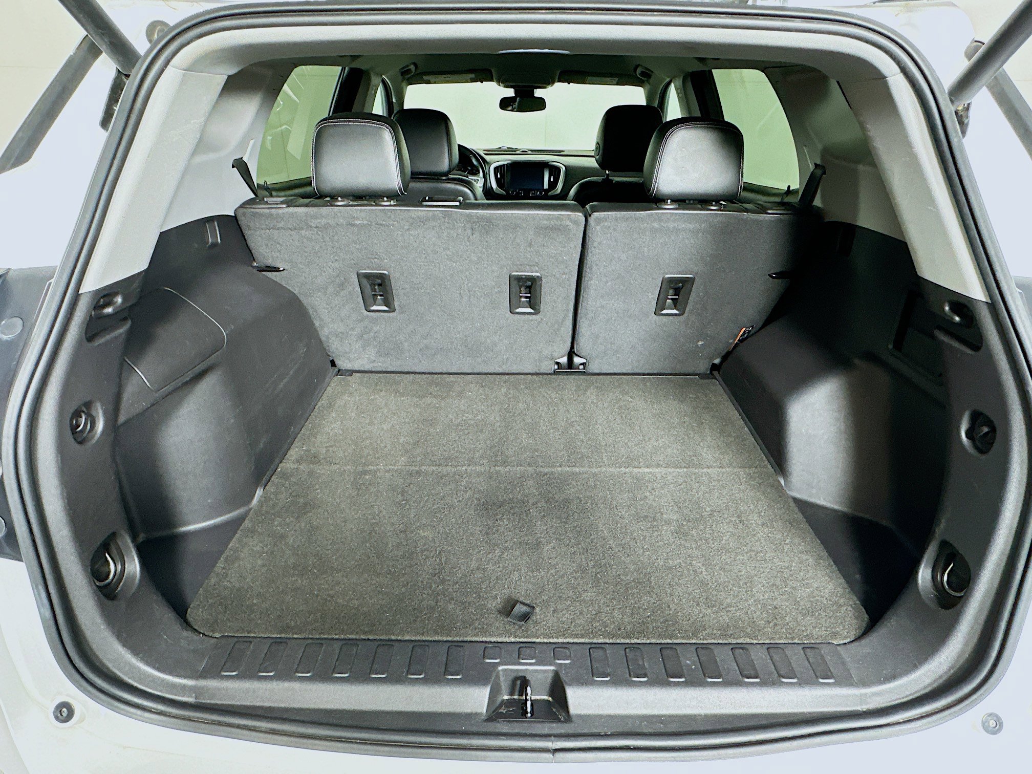 Used 2023 GMC Terrain SLT image 26