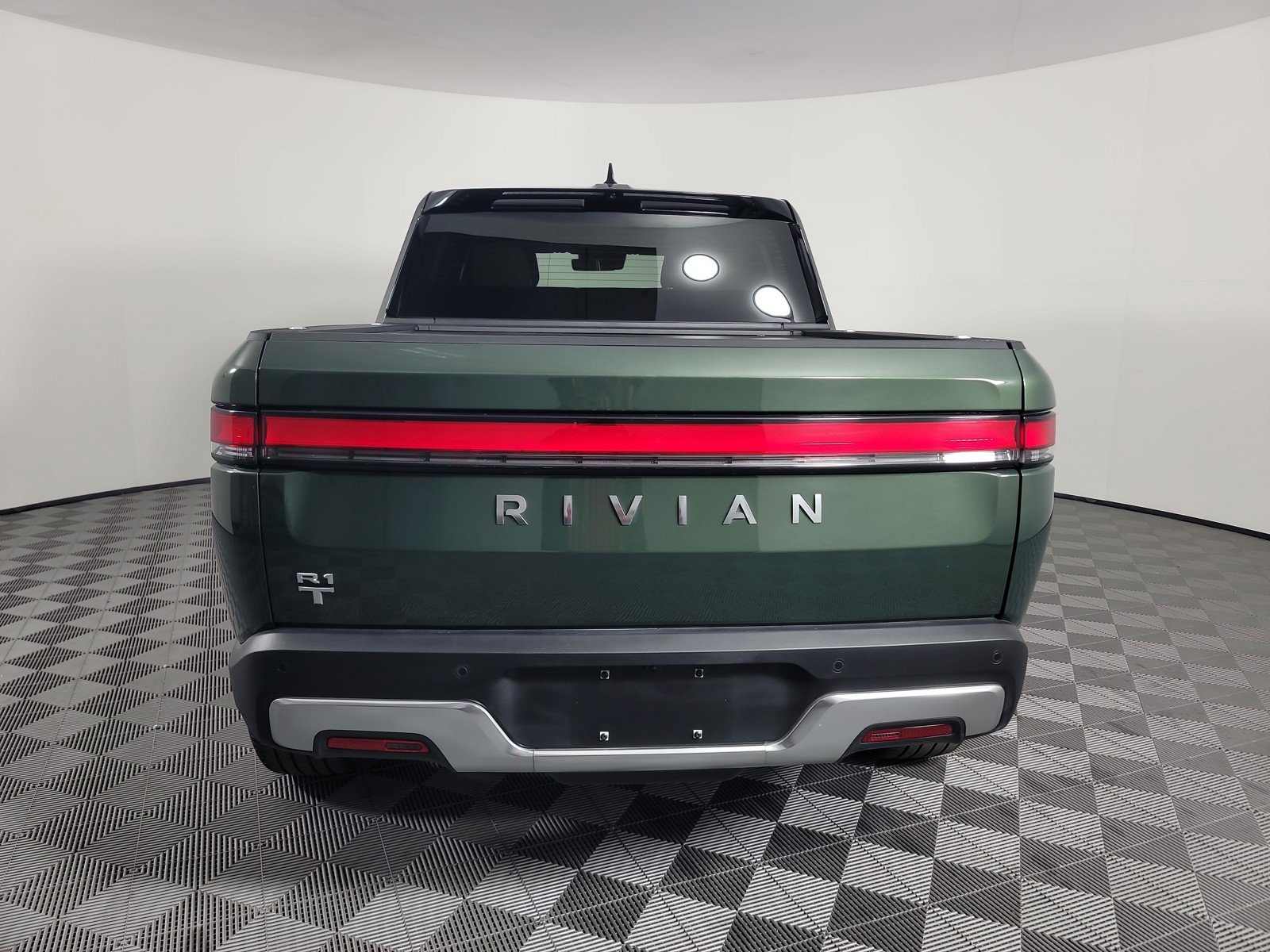 Used 2025 Rivian R1T Adventure AWD/4WD image 4