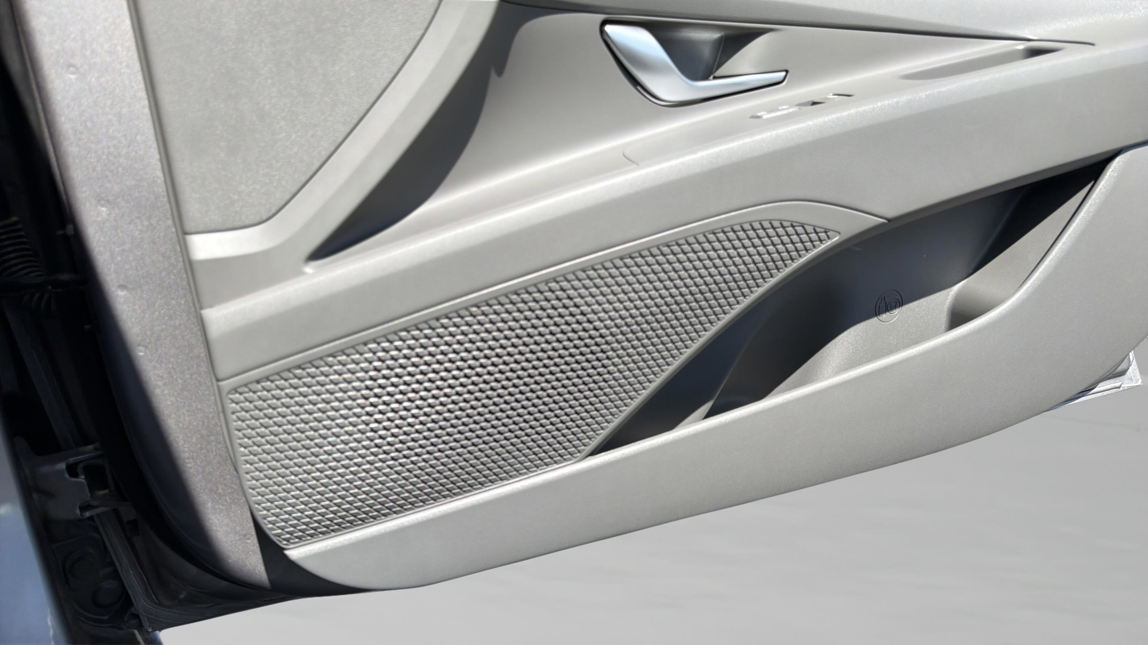 Used 2023 Hyundai Elantra SEL w/ Convenience Package image 25