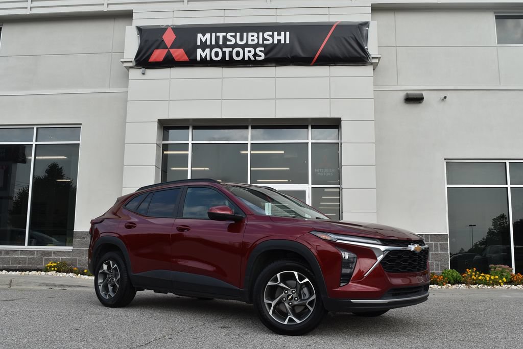 Used 2025 Chevrolet Trax LT