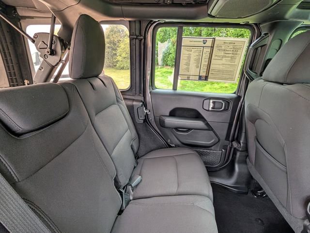 Used 2019 Jeep Wrangler Unlimited Sahara AWD/4WD image 29