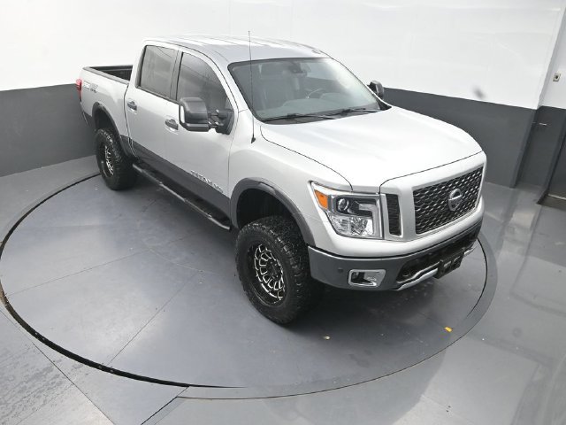 Used 2018 Nissan Titan PRO-4X w/ Pro-4x Convenience Package AWD/4WD image 23