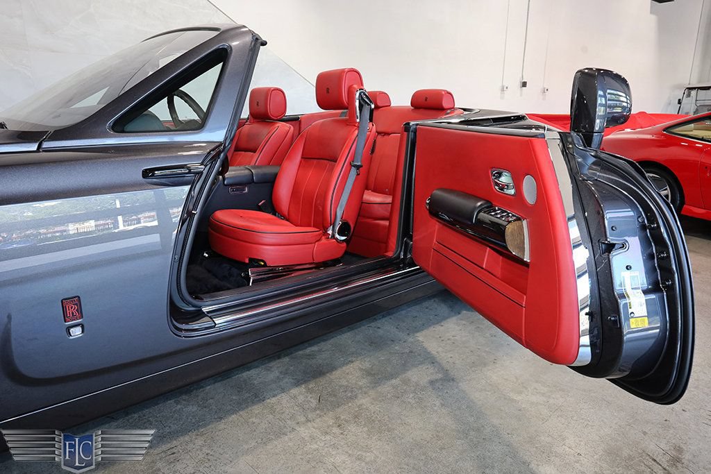 Used 2017 Rolls-Royce Phantom Drophead Coupe RWD image 14